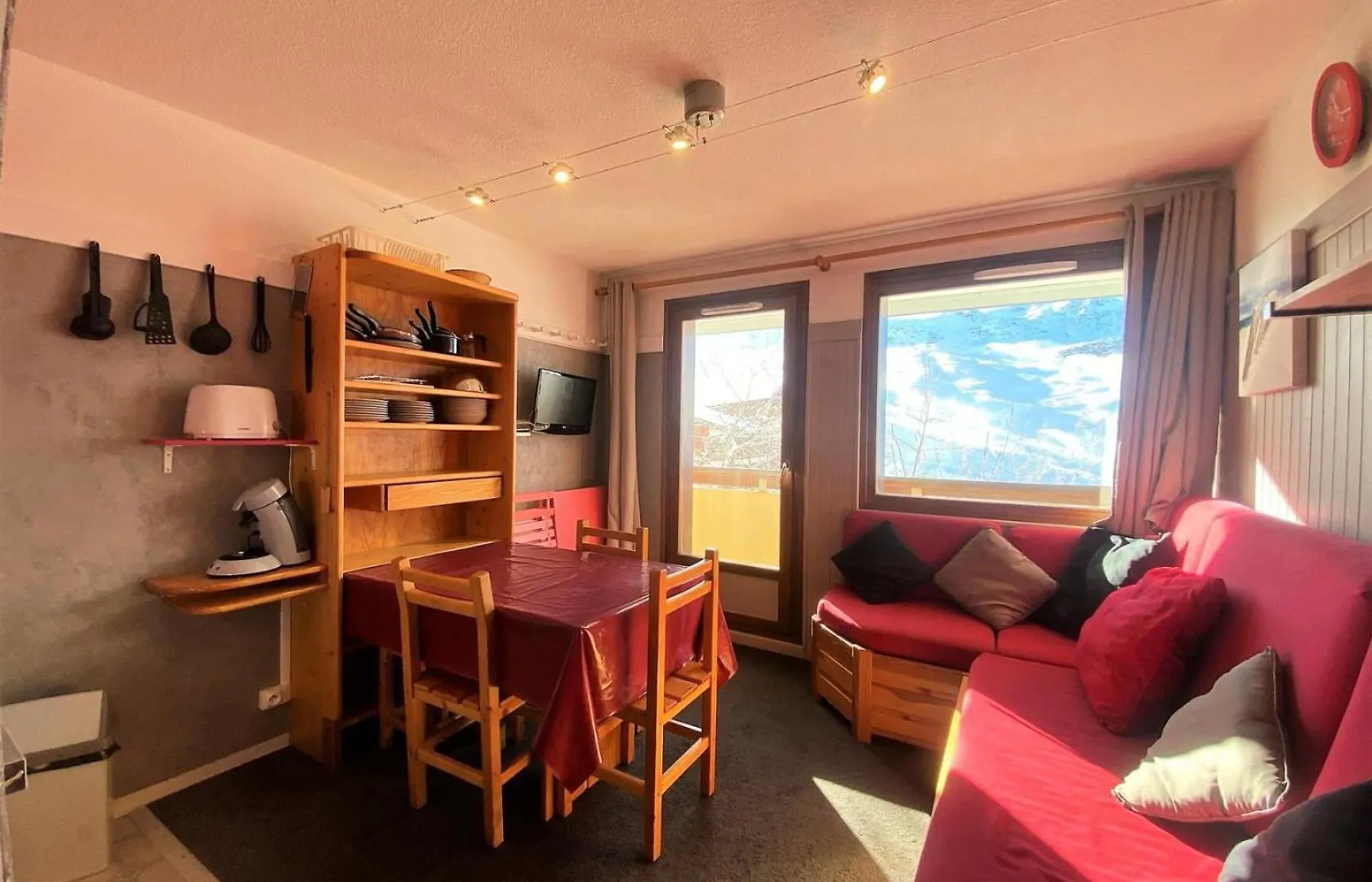Residence Reine Blanche - Val Thorens Location: Appartement Avec Chambre, Balcon Au Sud, Bordure De Pistes Mae-9052 Apartment